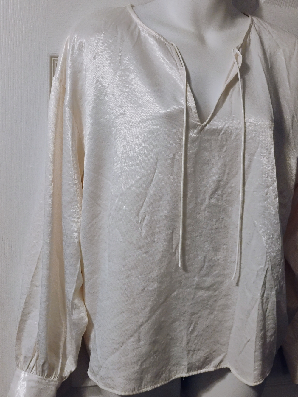 Express Ivory Satin Tie V-Neck Tunic Blouse
